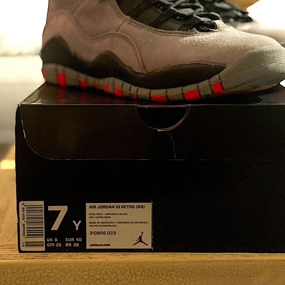 Air Jordan Retro X (10) Cool Grey Size 7Y - Great Condition - 100% Authentic - Picture 4 of 6